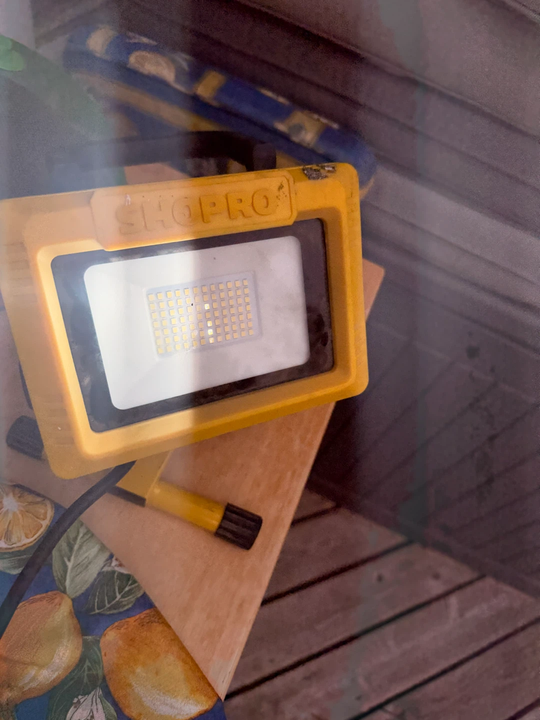 SHOP-PRO Yellow LED Work Light - photo 4