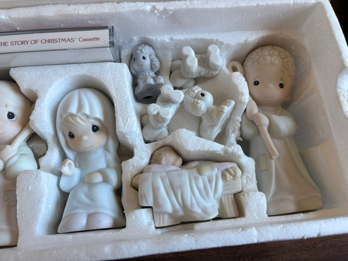 Precious Moments Nativity Set with Cassette - photo 3