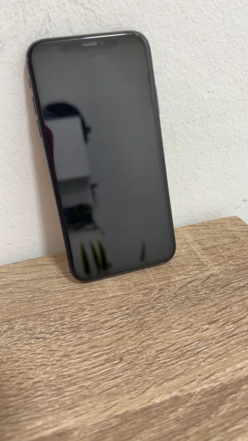 Black Apple iPhone XR / 64 GB Unlocked