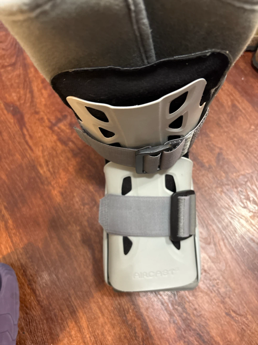 Aircast Walking Boot Medium ( women’s )