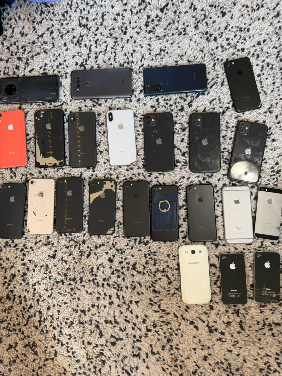 LOT OF PHONES FOR TRADE OR SELLING