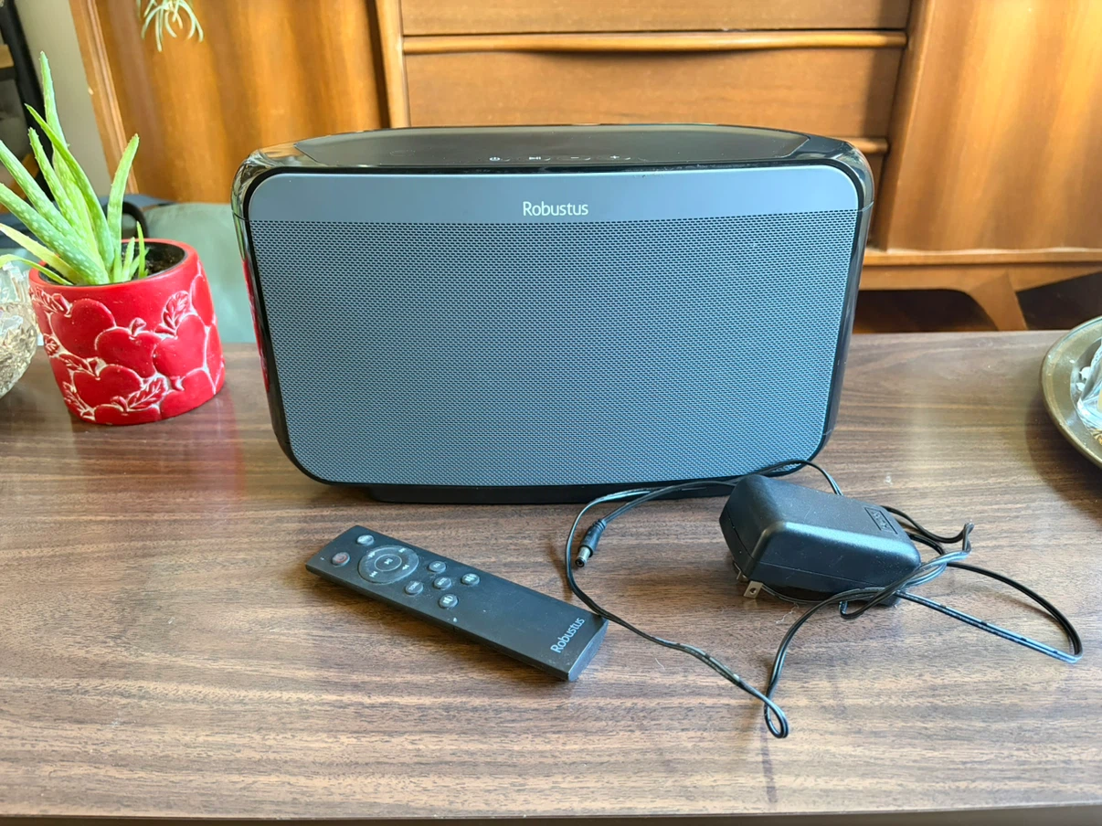 Teknub Robustus Bluetooth Speaker with Remote