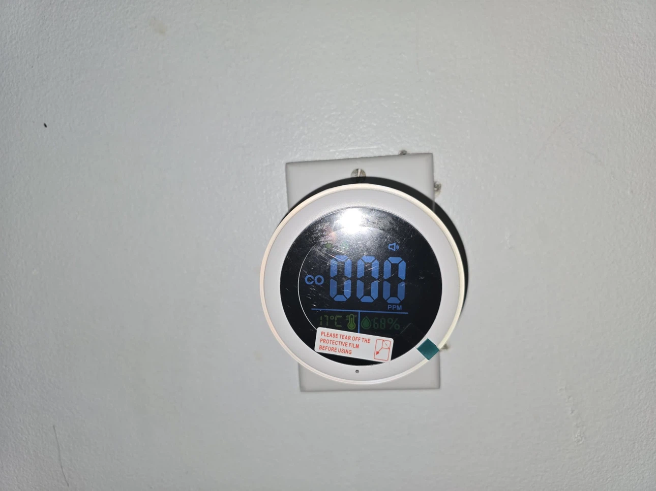 Carbon Monoxide Detector with Temperature and Humidity Display - photo 4
