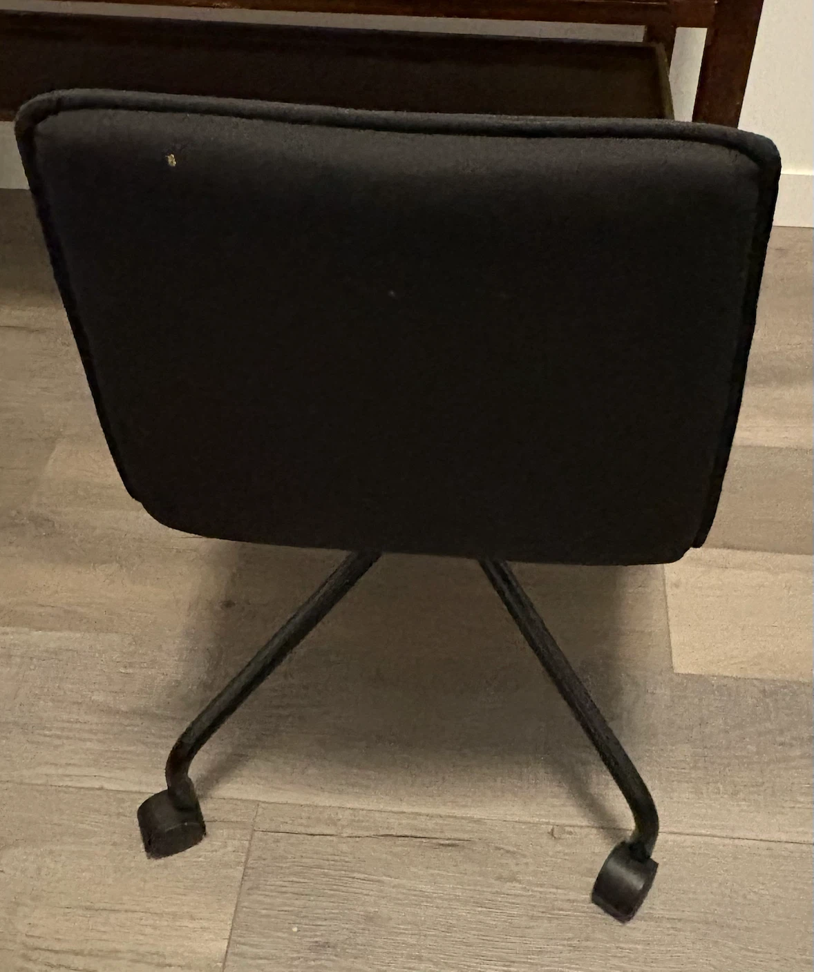 Black Office Chair on Wheels - photo 2