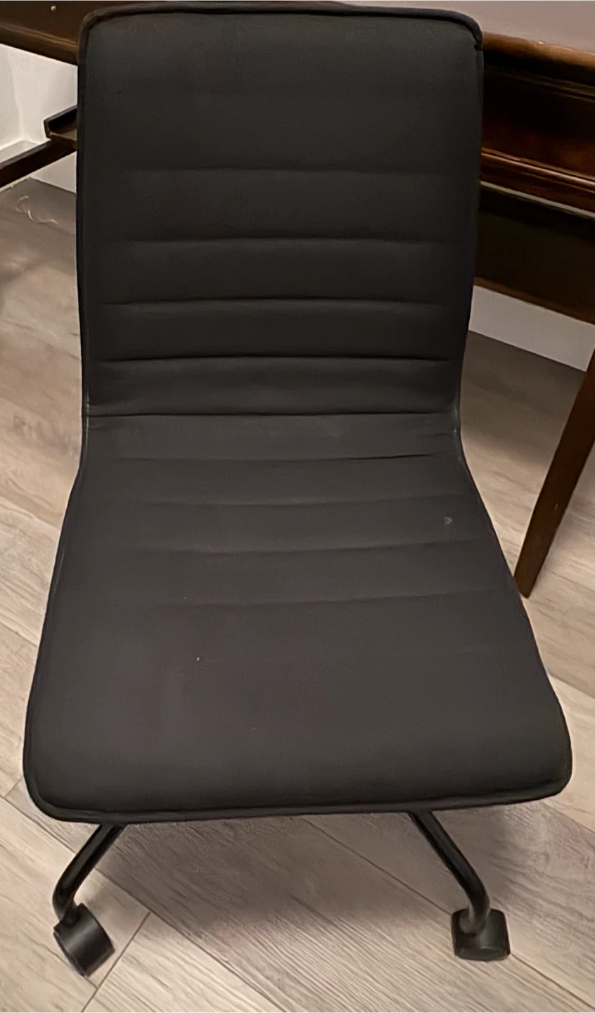 Black Office Chair on Wheels - photo 3