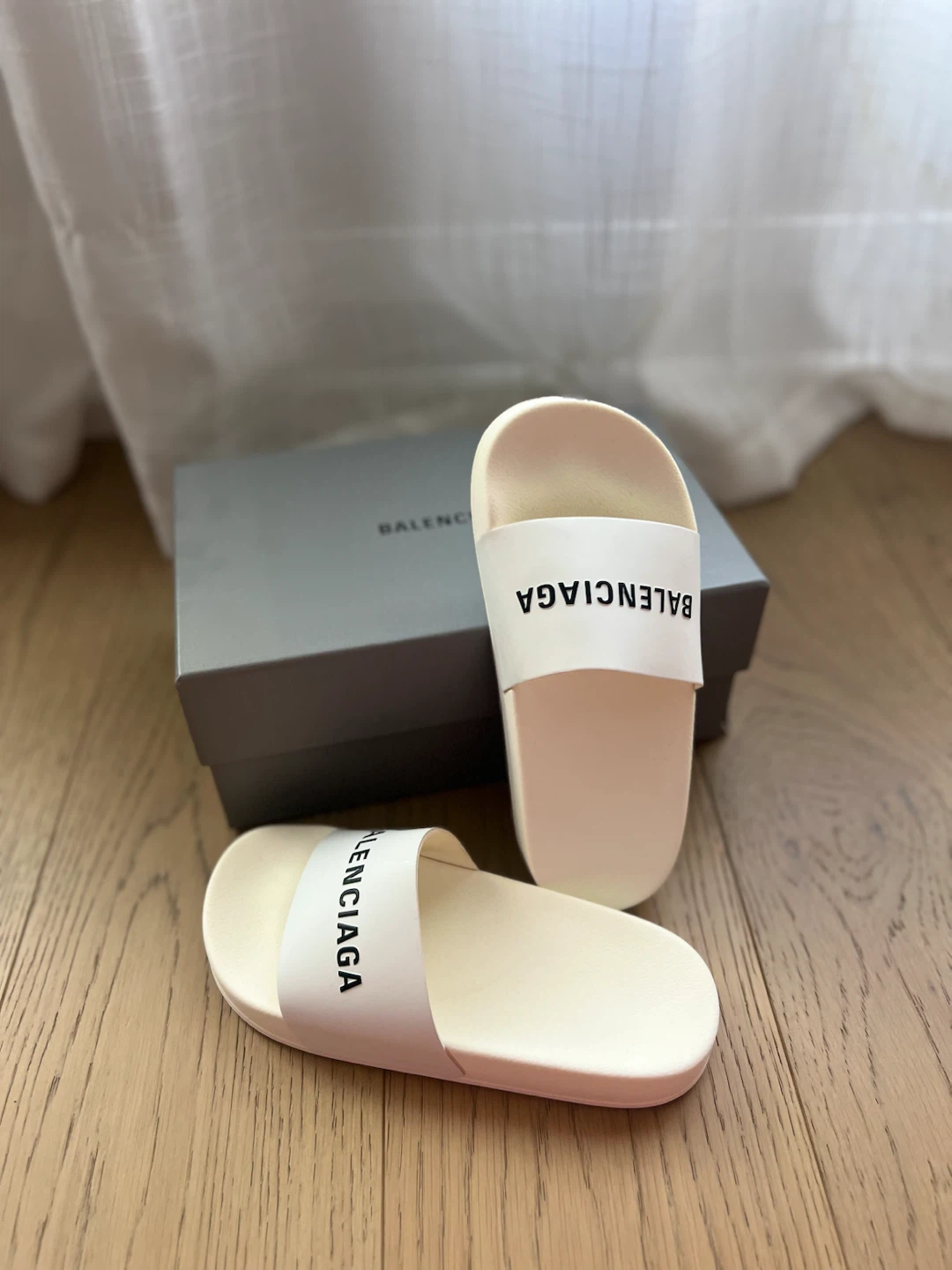Balenciaga Pool Slides White Rubber Logo Size 33