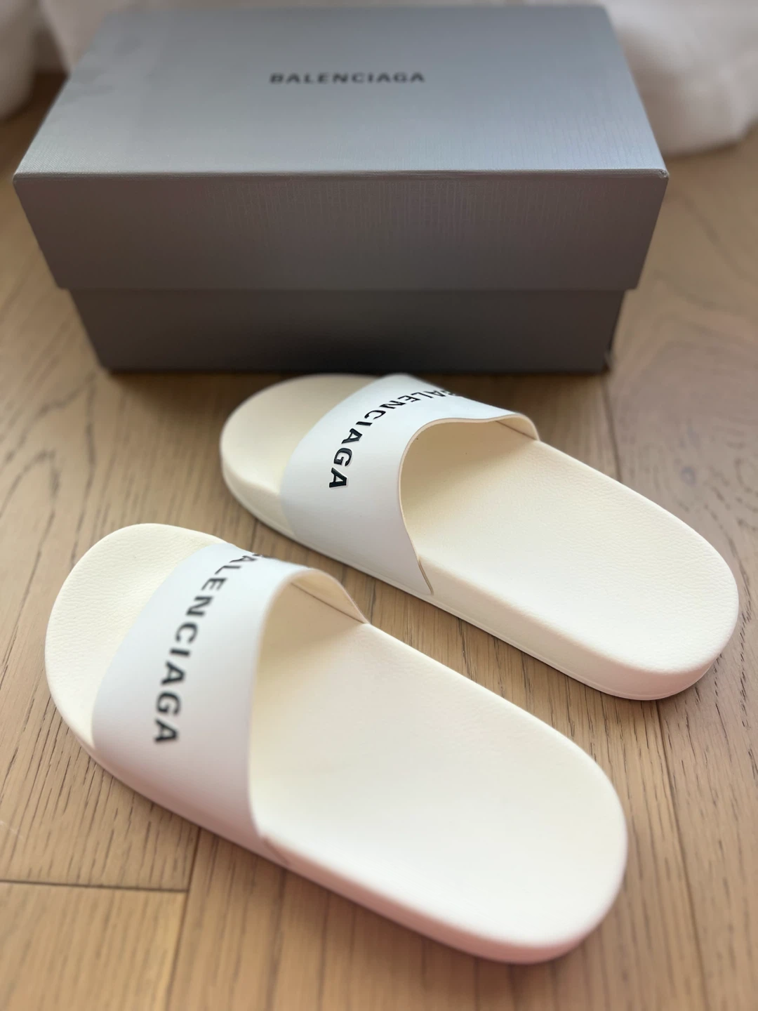 Balenciaga Pool Slides White Rubber Logo Size 33 - photo 2