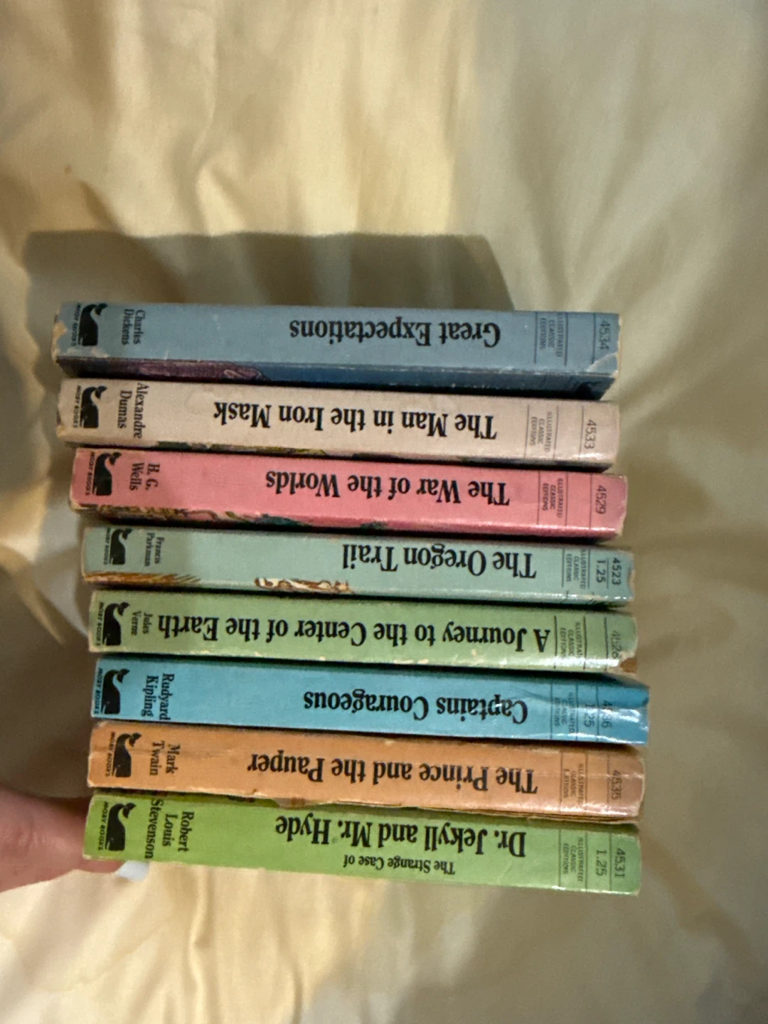 Set of 8 Illustrated Classic Editions Books