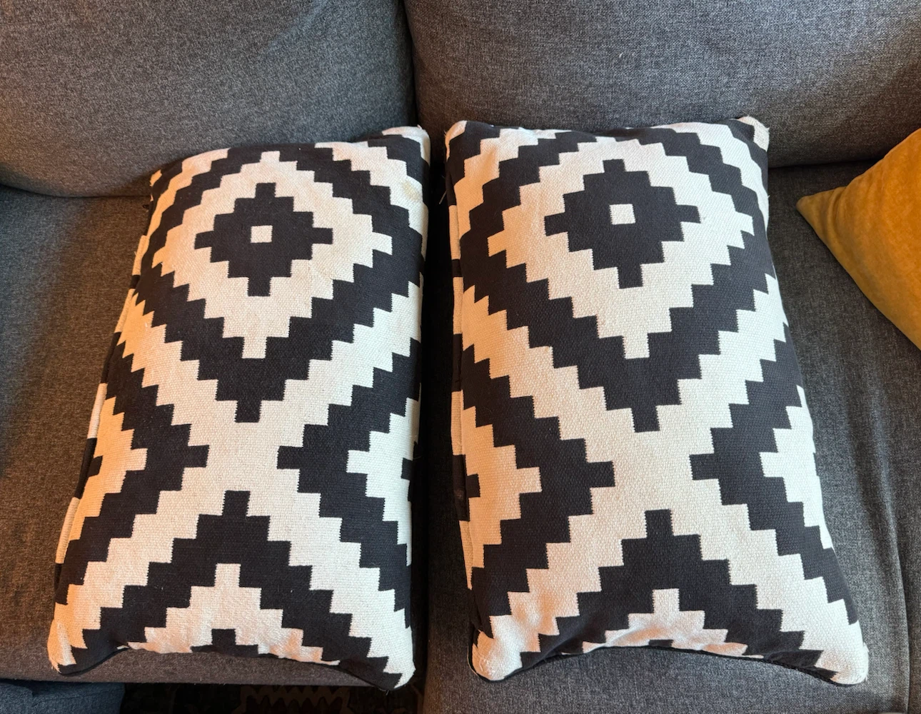 Set of 4 Decorative Throw Pillows - photo 3