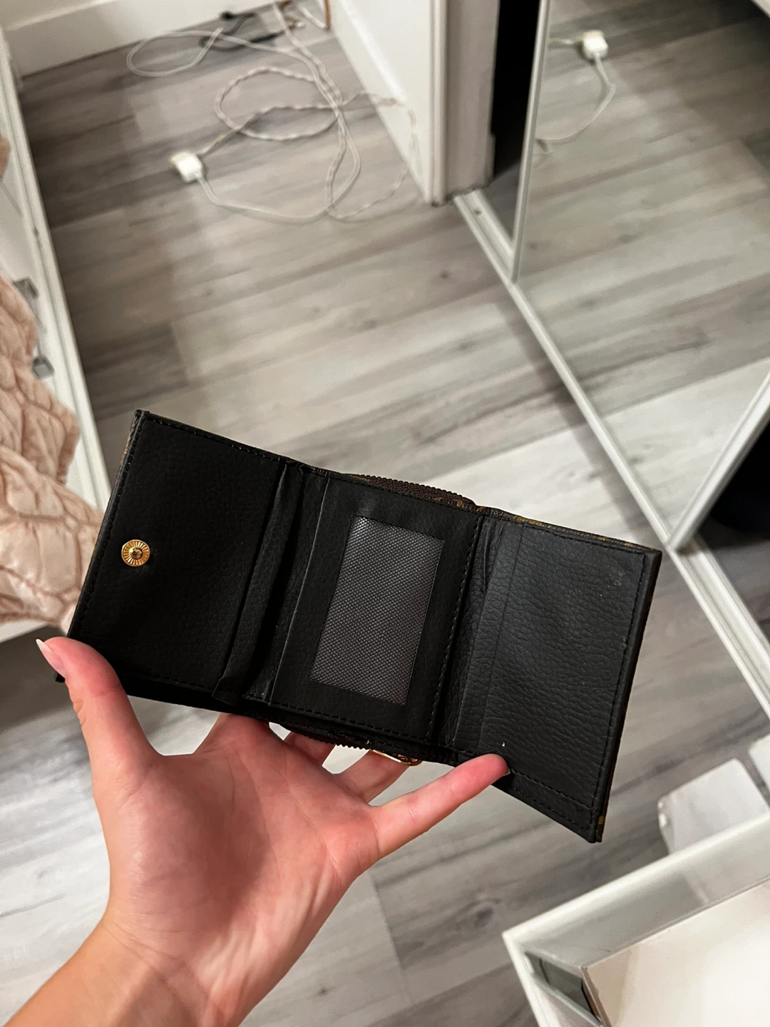 Louis Vuitton Monogram Small Wallet - photo 3