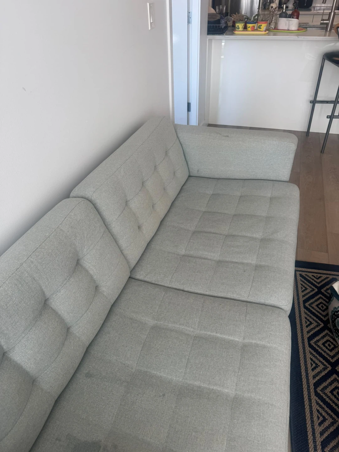 Light grey tufted sofa - photo 4