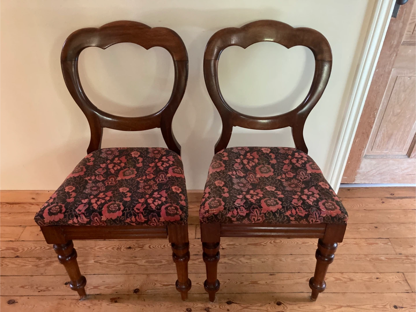 Dining room chair set