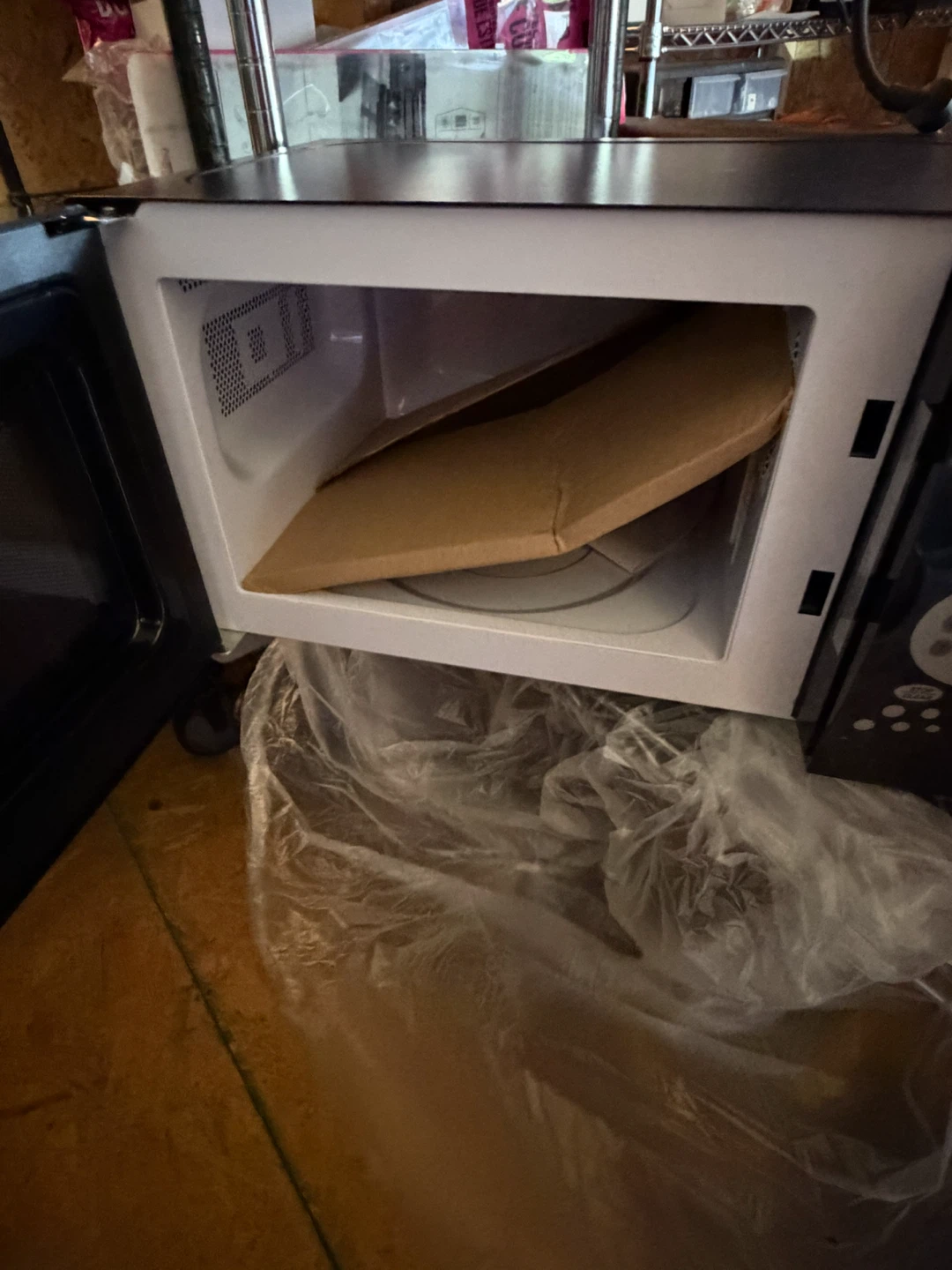 Magic Chef Countertop Microwave - photo 2