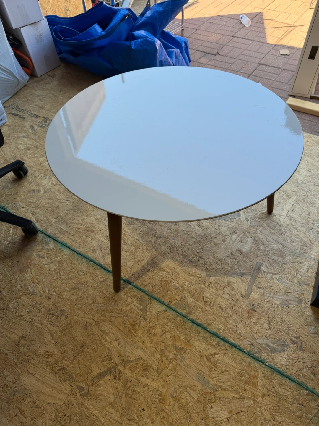 Round White Coffee Table