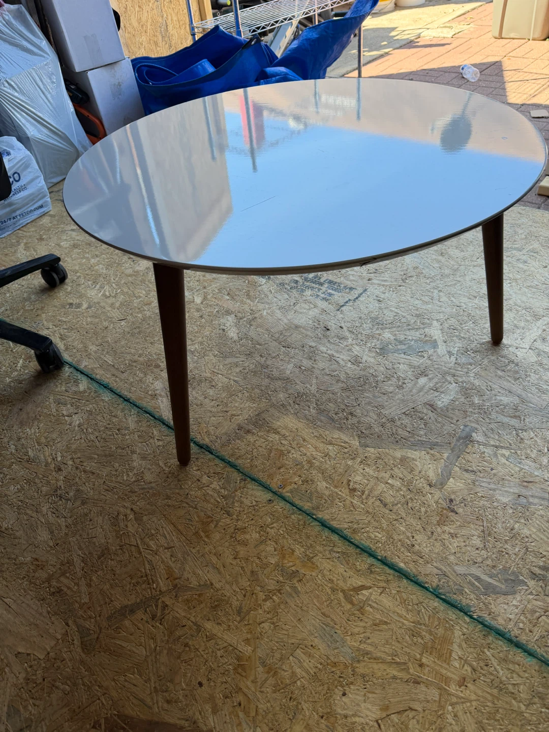 Round White Coffee Table - photo 2