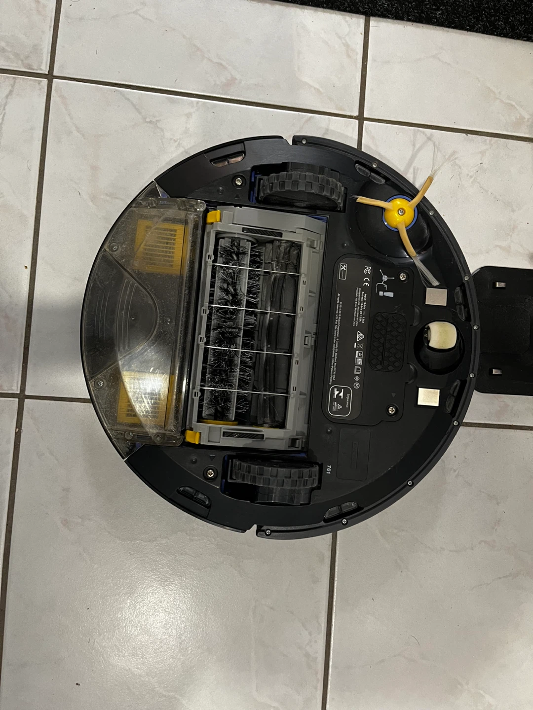 iRobot Roomba Vacuuming Robot MODEL 761 - photo 3
