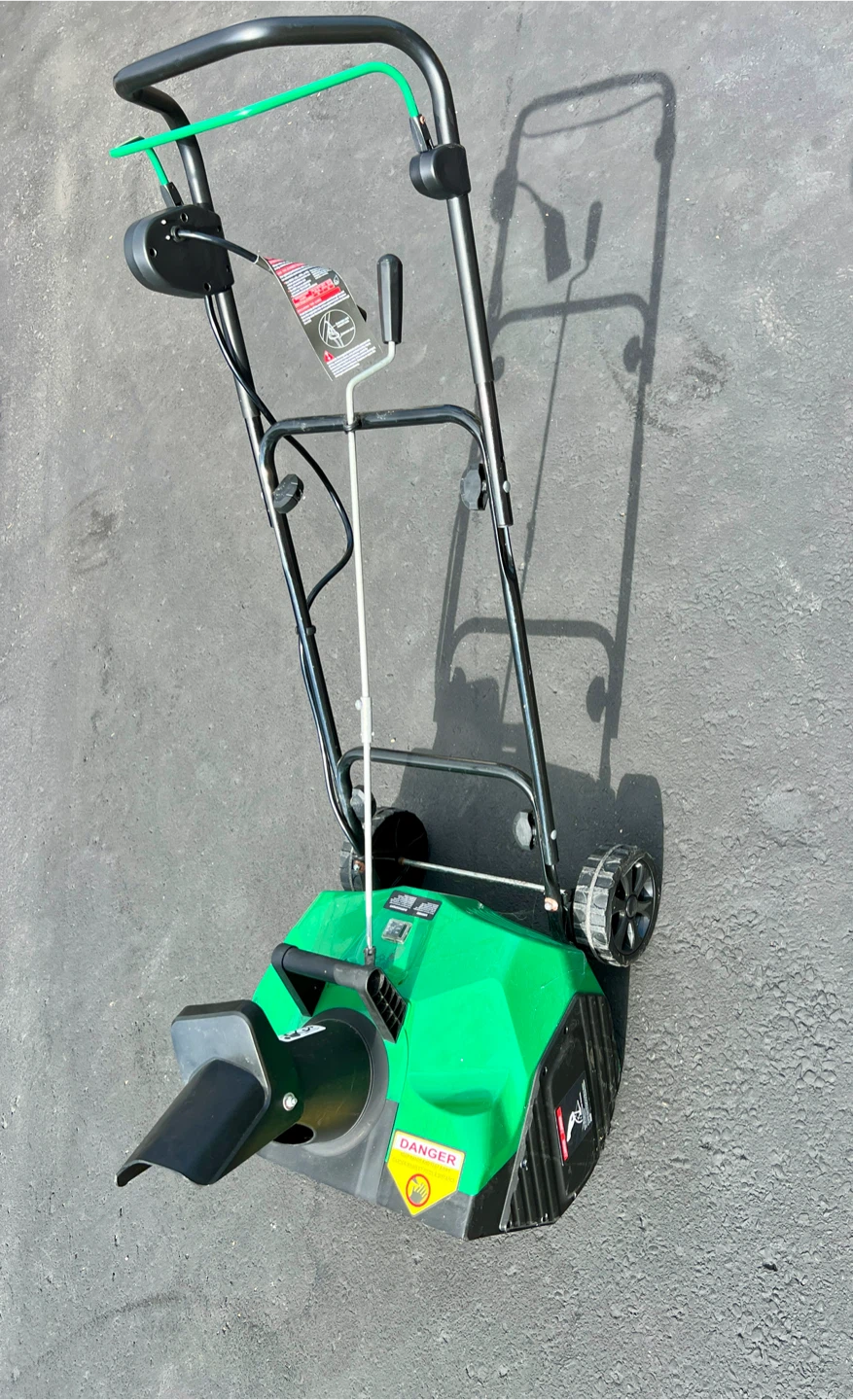 Green Electric Snow Blower 18" / 13.5A