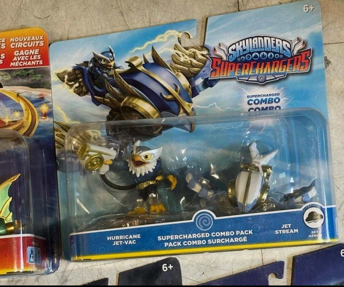 Skylanders Super Chargers Lot - Vehicles & Figures - photo 3