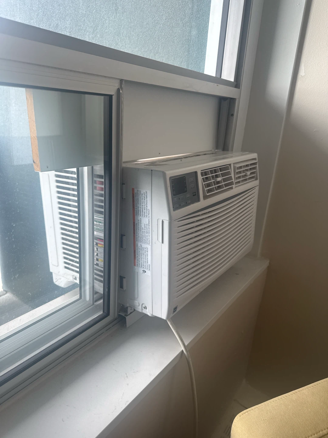 RCA Window Air Conditioner - photo 2