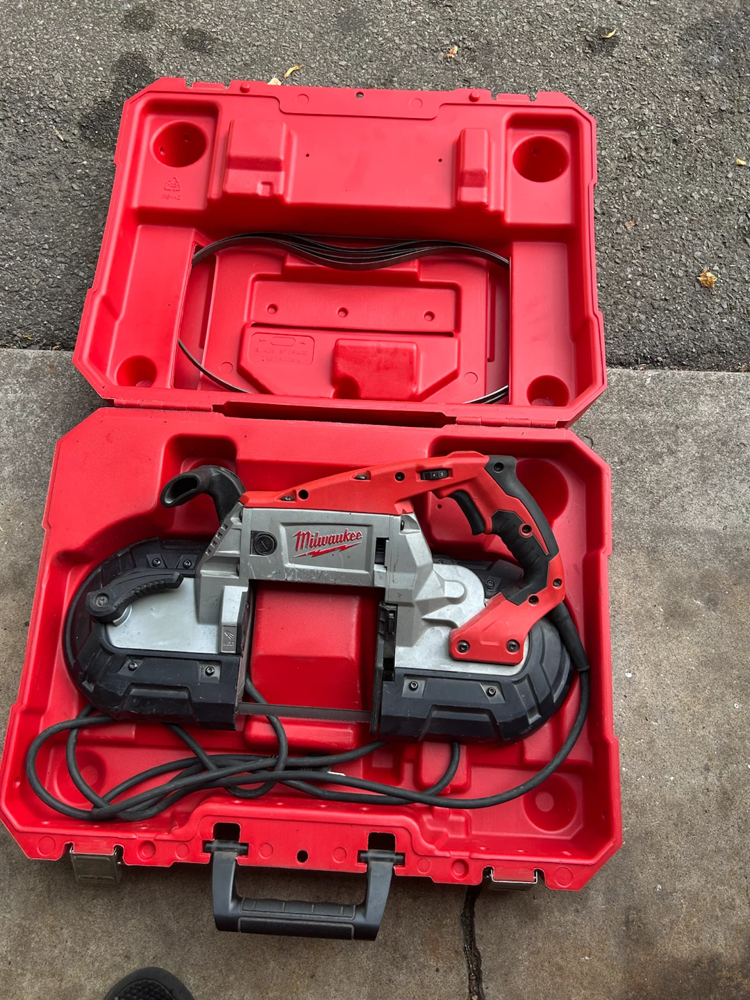 Milwaukee Deep Cut Band Saw