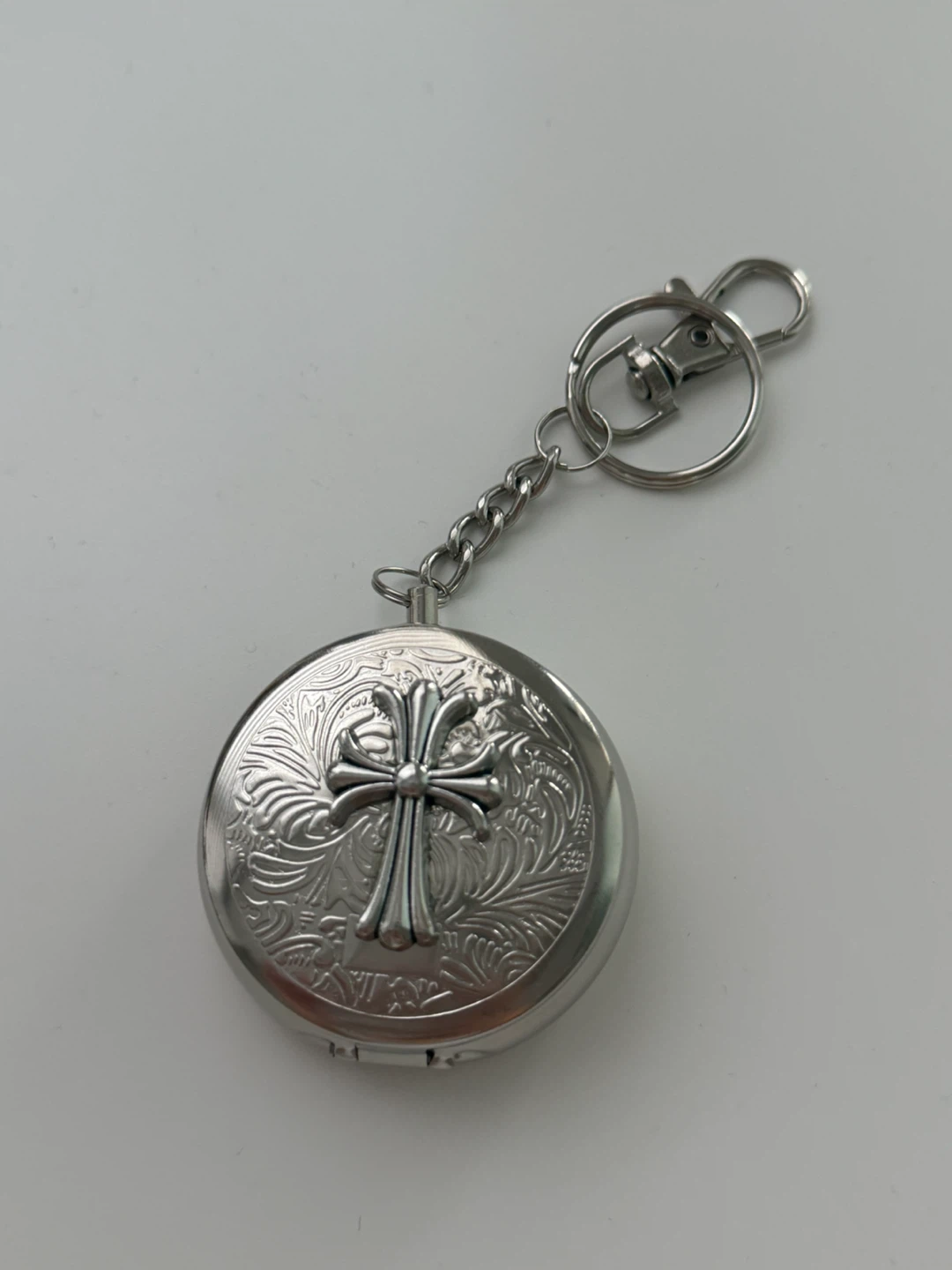 Silver Cross Design Keychain Ashtray