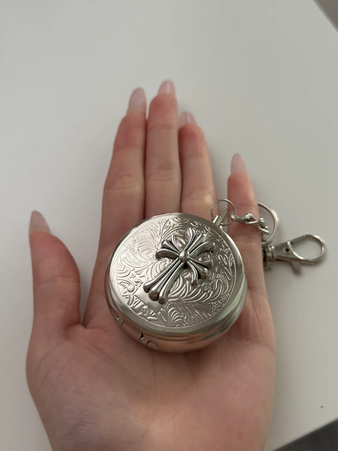 Silver Cross Design Keychain Ashtray - photo 3