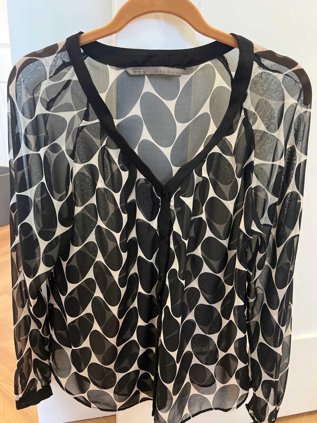 Bundle of woman’s clothes. - photo 2