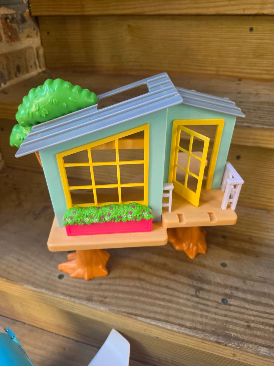 Bluey Toy Bundle: Treehouse, House, Plane, and Backpack - photo 2
