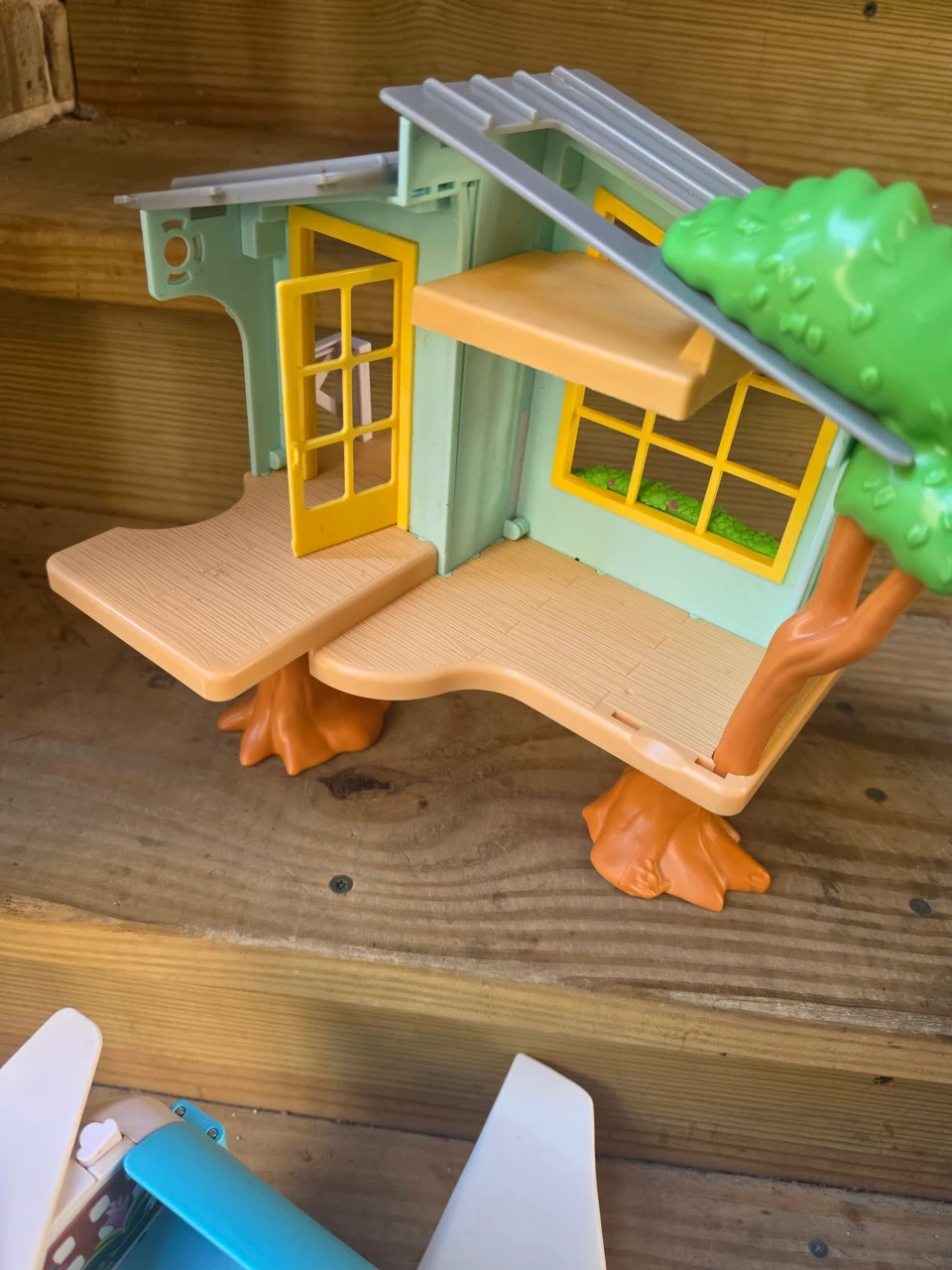 Bluey Toy Bundle: Treehouse, House, Plane, and Backpack - photo 3