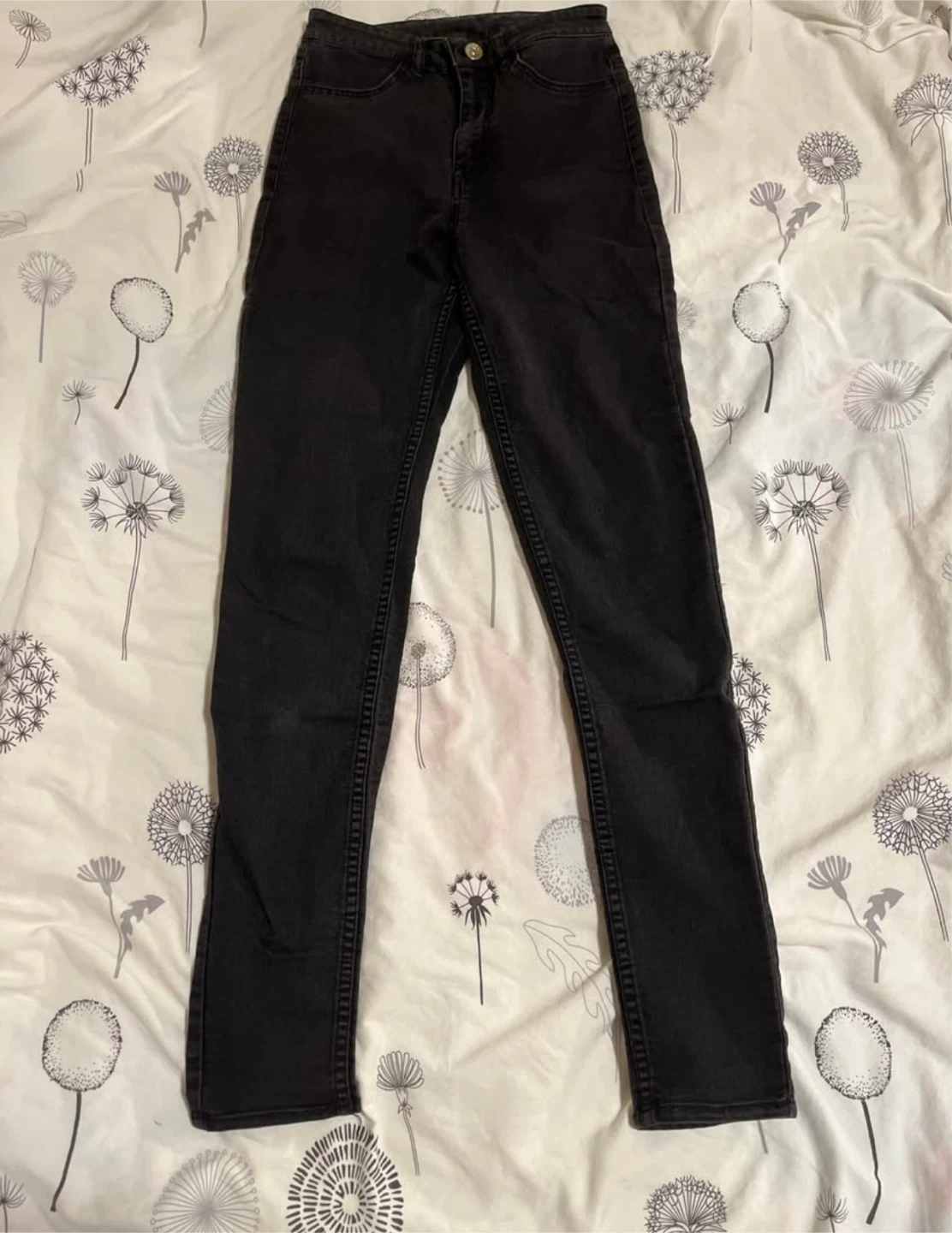 Divided by H&M Black Skinny Jeans Size 2
