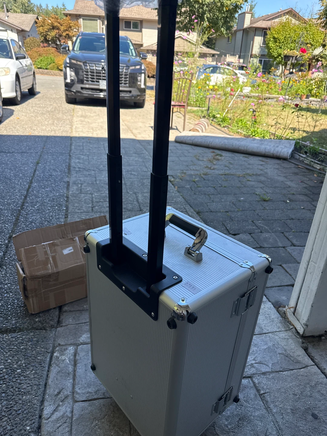 Rolling Aluminum Camera / Equipment Case – Like New - photo 4