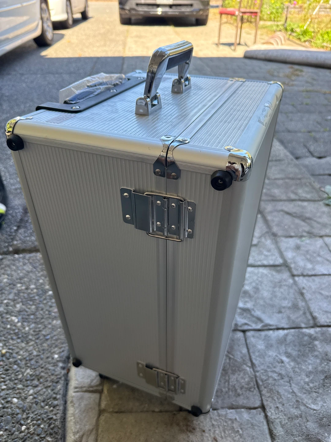 Rolling Aluminum Camera / Equipment Case – Like New - photo 5