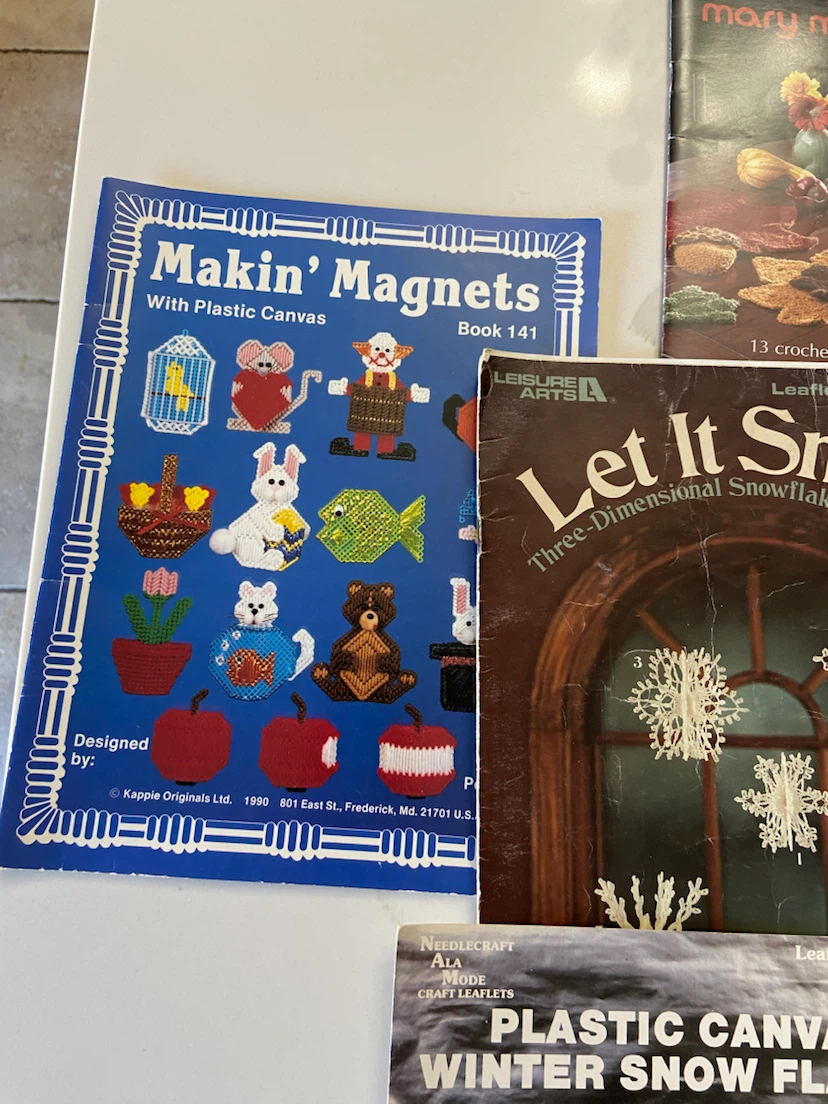Large Collection of Vintage Crochet Pattern Books - photo 2