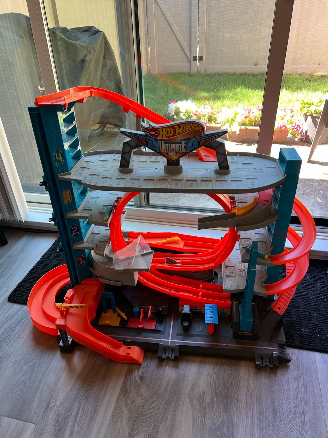 Hot Wheels Ultimate Garage - photo 2