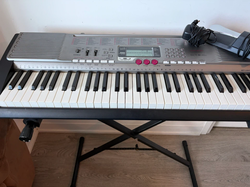 Casio LK-230 Electronic Keyboard with Key Lighting System