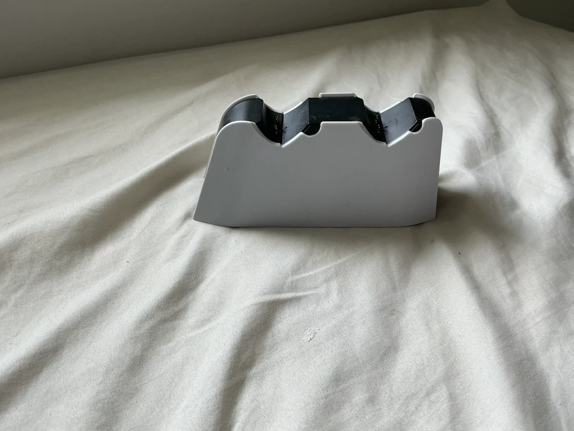 PS5 DualSense Controller Charging Station - photo 2