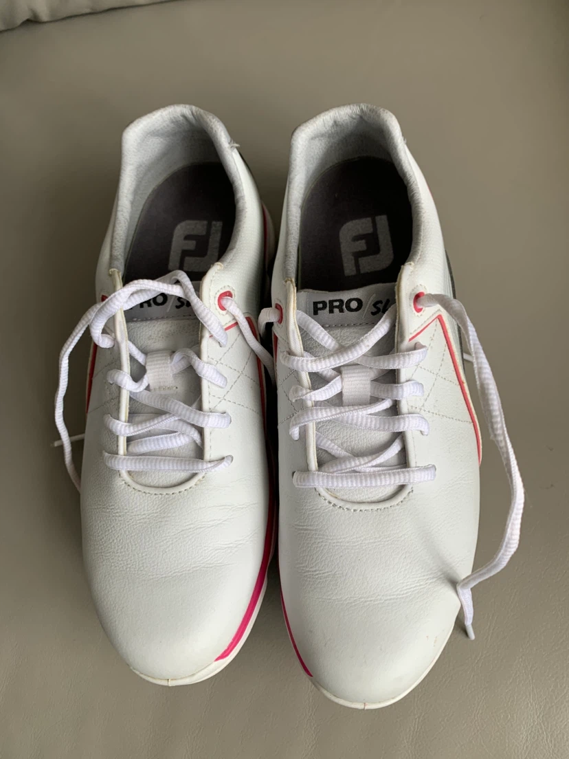 “ Foot Joy ( FJ ) Women’s Traditions Shield Tip Golf Shoe “ !