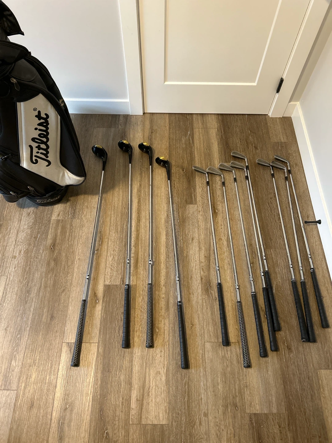 Spalding Hi-Flite Professional Golf Club Set with Titleist Bag