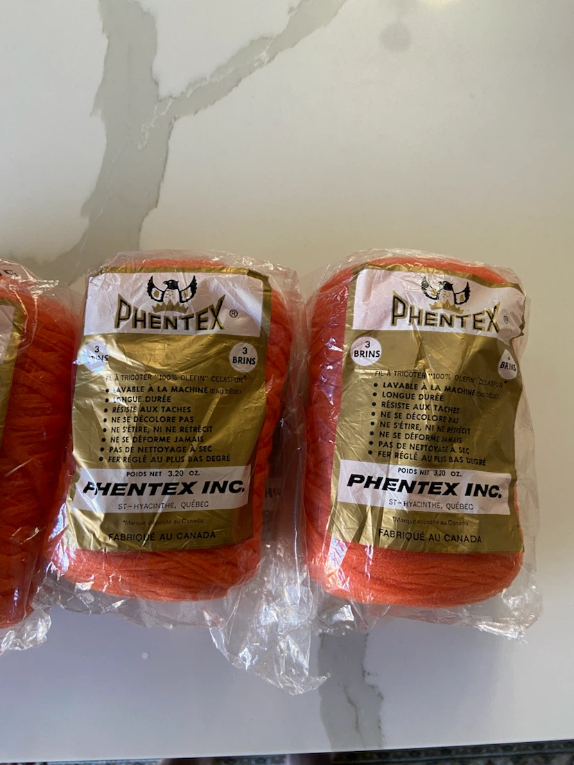 4 Vintage Balls of Phentex Orange Yarn - photo 4