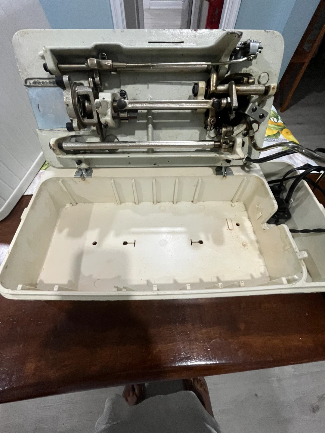 Sewing Machine Model 1241 - photo 2