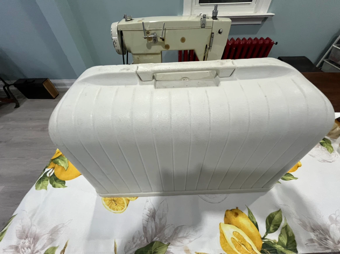 Sewing Machine Model 1241 - photo 3