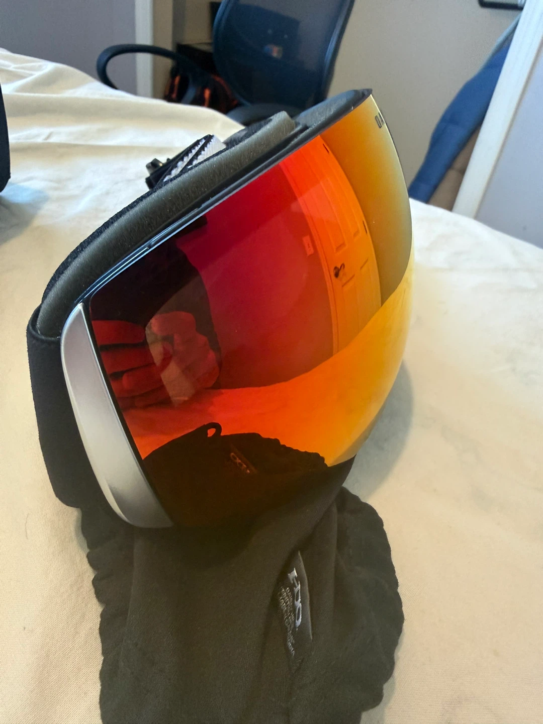 Oakley Ski Goggles with Carrying Case - photo 2
