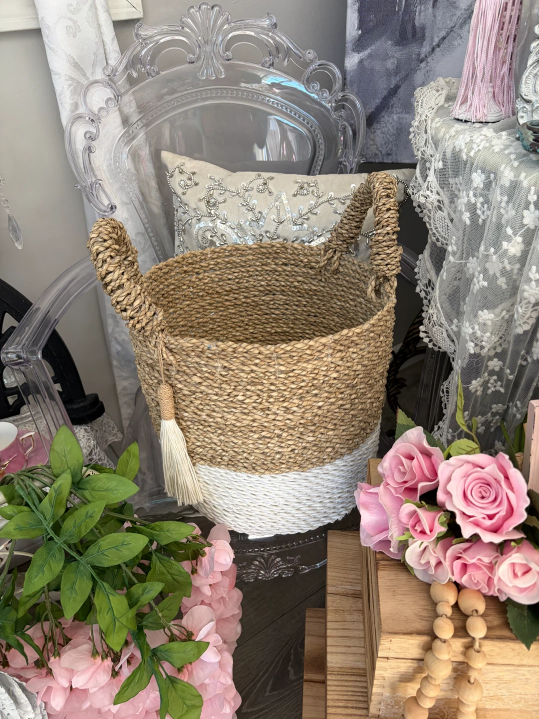 SMALL CUTE BASKET WITH TASSEL