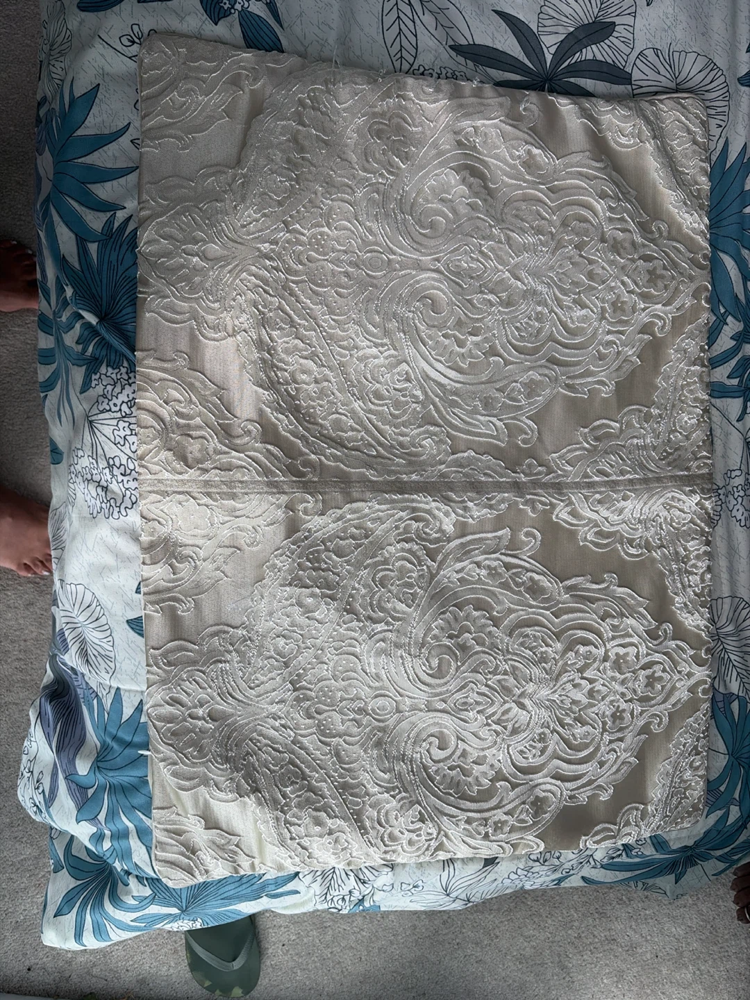 Damask Pattern pillow Cover