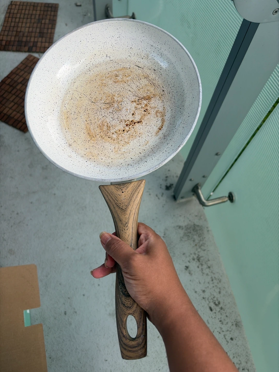 White Speckled Frying Pan with Wooden Handle - photo 2