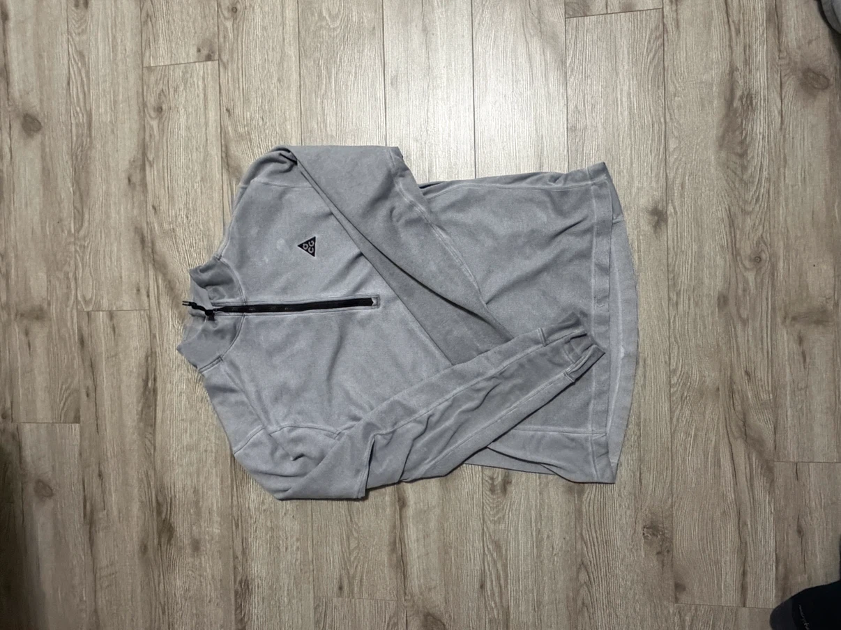 Nike ACG Dri-FIT ADV Grey 1/4 Zip Long Sleeve – Men’s Medium