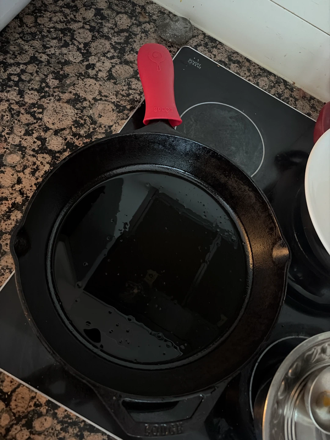 Lodge Cast Iron Skillet with Red Handle Cover - photo 2