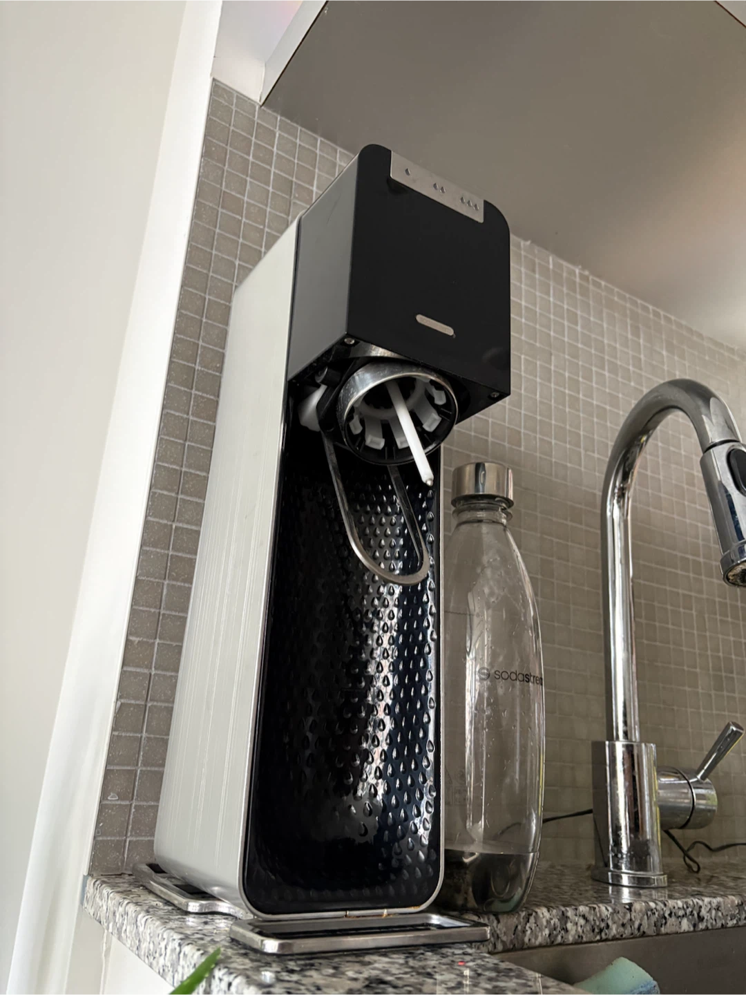 Soda stream machine + bottle + Co2 - photo 3