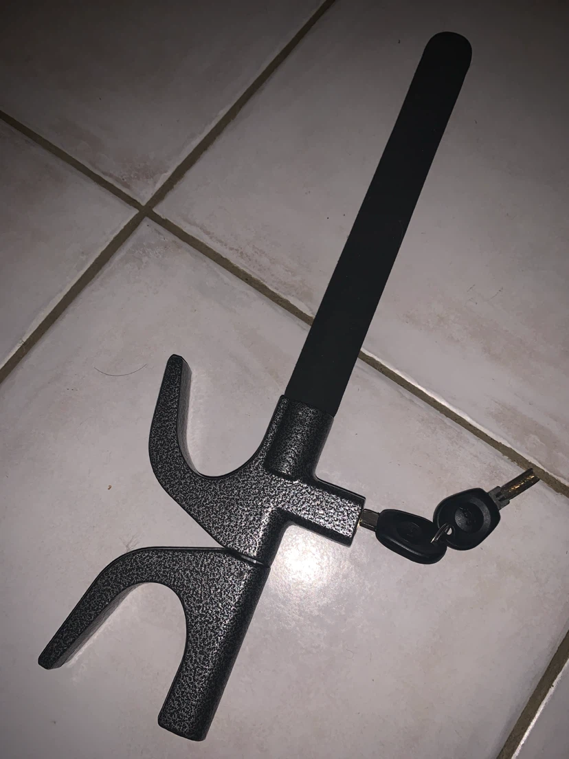 Car Steering Wheel Lock with Keys - photo 2