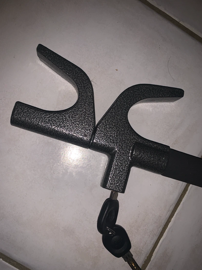 Car Steering Wheel Lock with Keys - photo 5